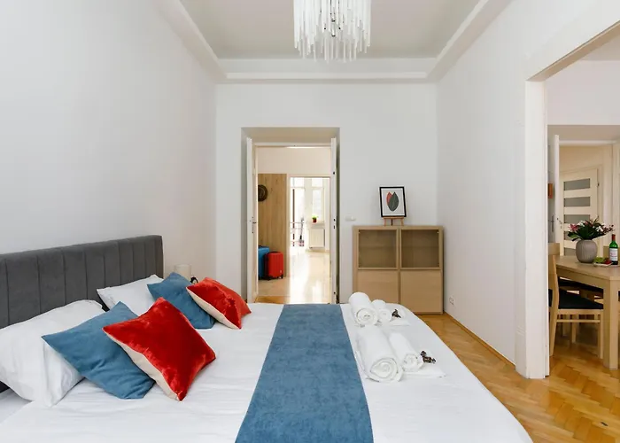 Maison Elegance 3 Bedroom Krakow Old Town Flat